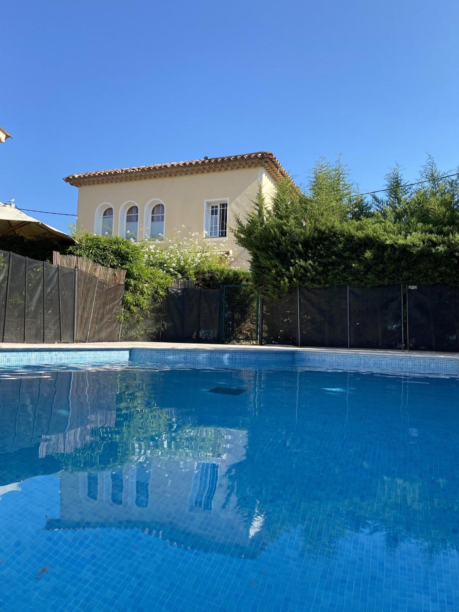 Maison Grillons Holiday home