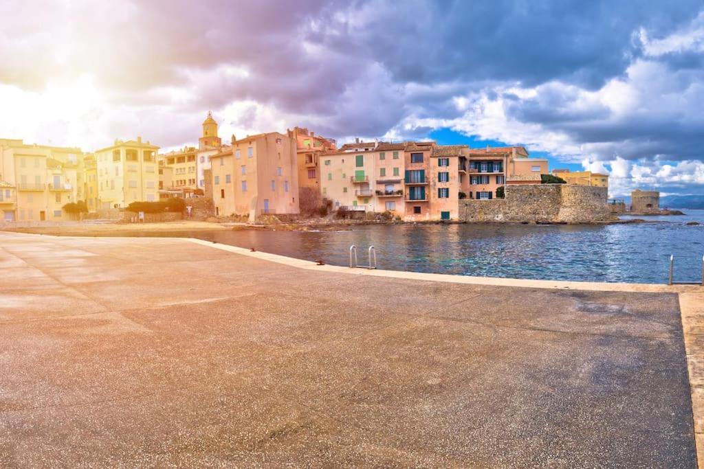 By The - Beautiful 2 Bedrooms - - Sea View - Garage *