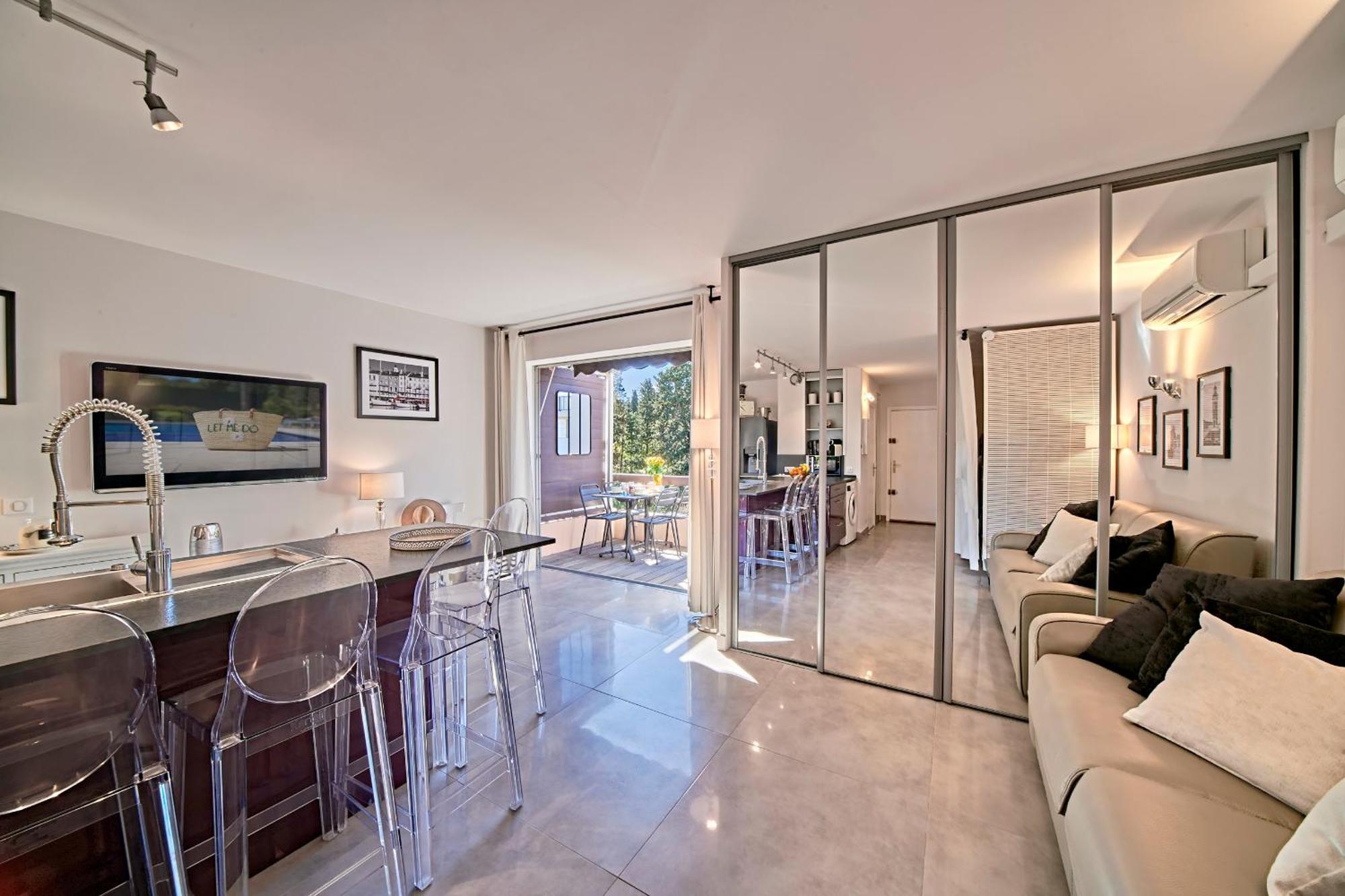 Apartment Sea Tropez-grand Studio, Terrasse Vue Mer, Garage *