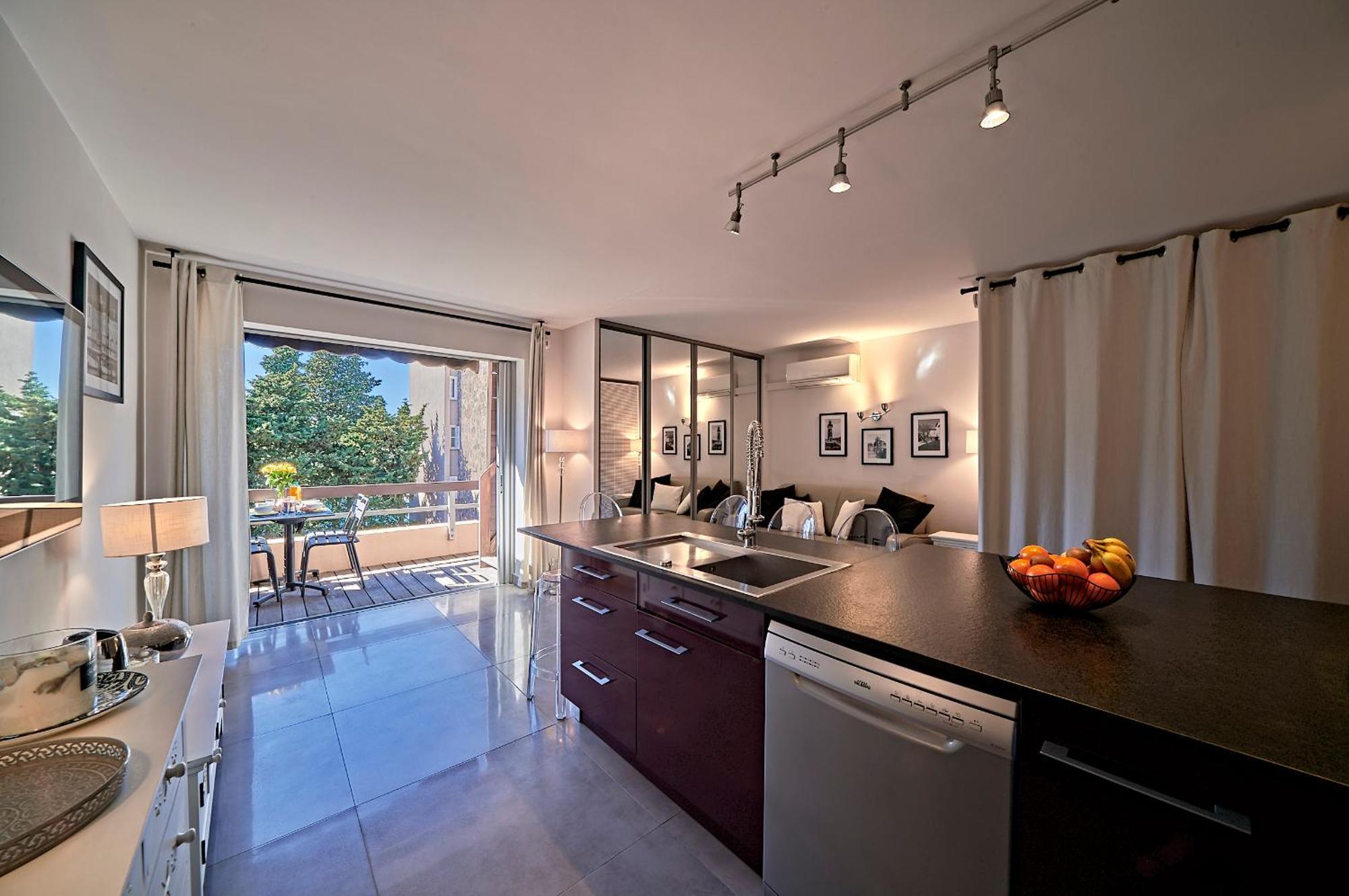 Sea Tropez-grand Studio, Terrasse Vue Mer, Garage