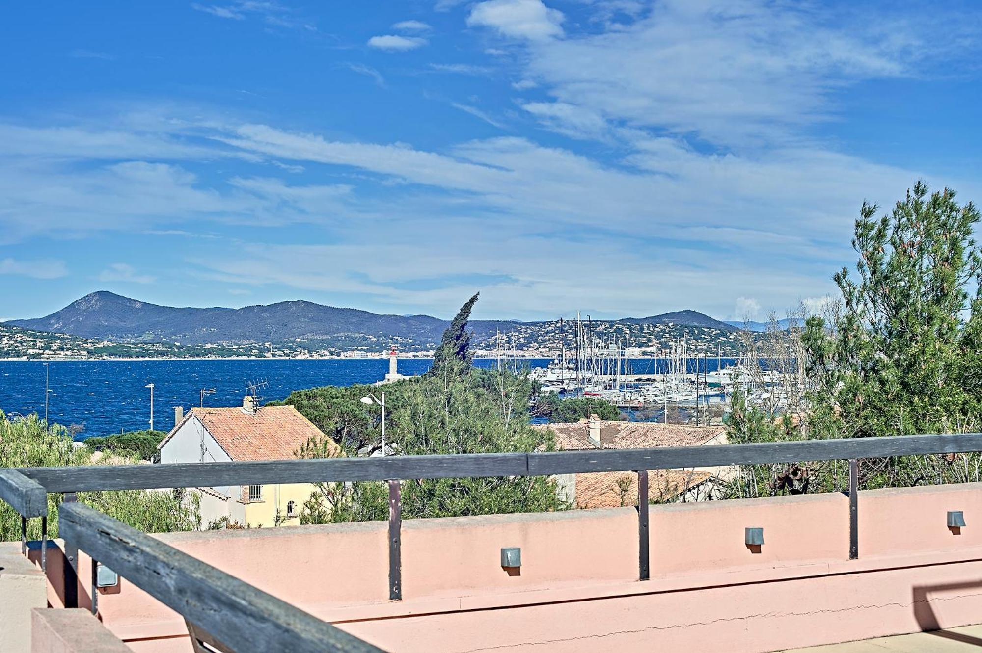 Sea Tropez-grand Studio, Terrasse Vue Mer, Garage Apartment