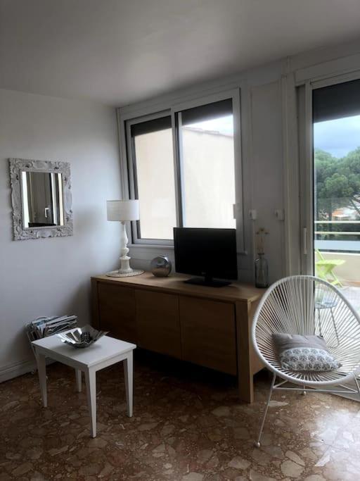 Brise Tropezienne : Vue / 2 / Parking *