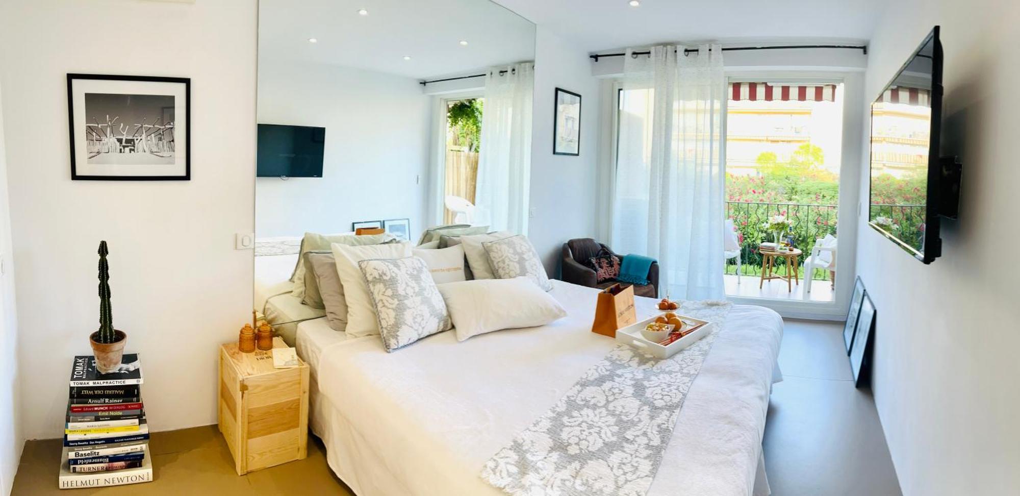 Private With Balcony * Saint-Tropez