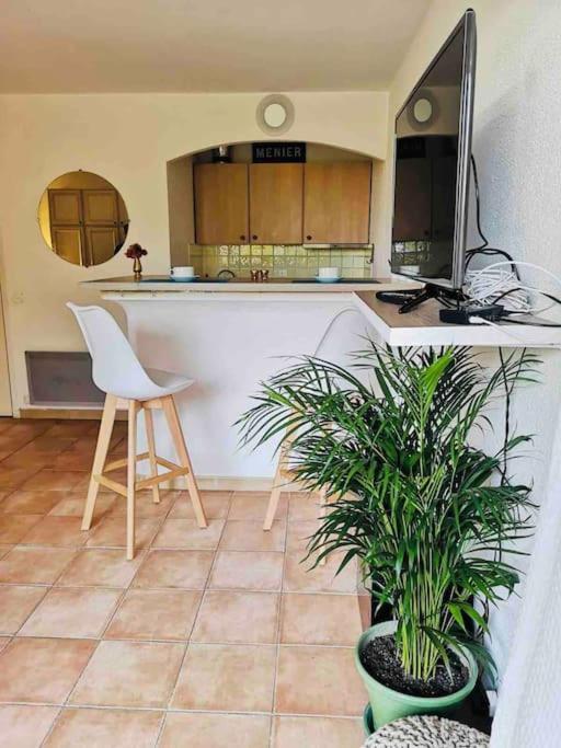 Chic Studio Climatise Avec Parking 5mn Plage Apartment