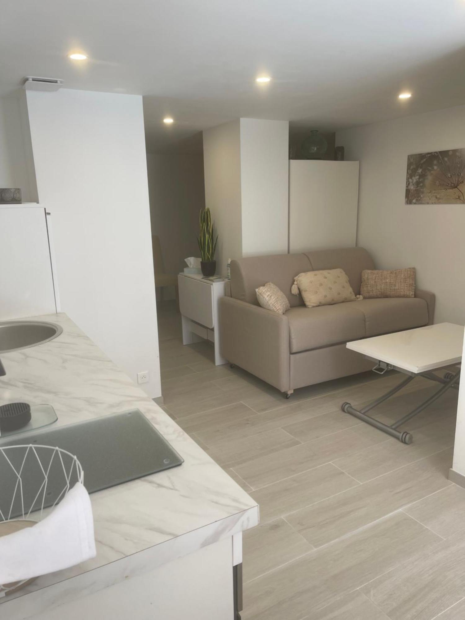 Grand Neuf A 50 M Du Port Saint-Tropez