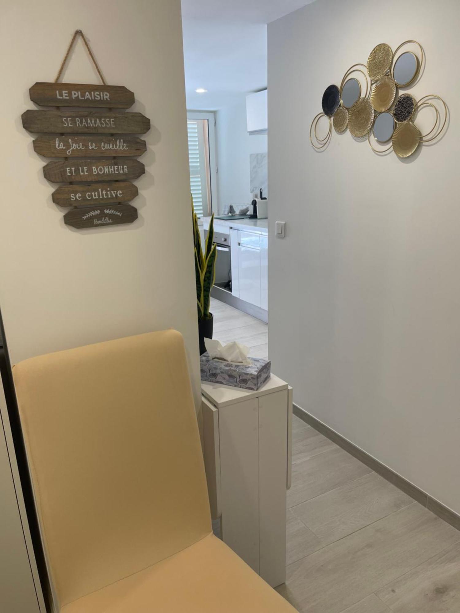 Apartment Grand Neuf A 50 M Du Port