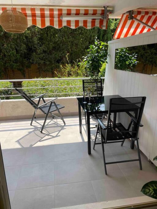 Avec Terrasse Au Centre De * Saint-Tropez