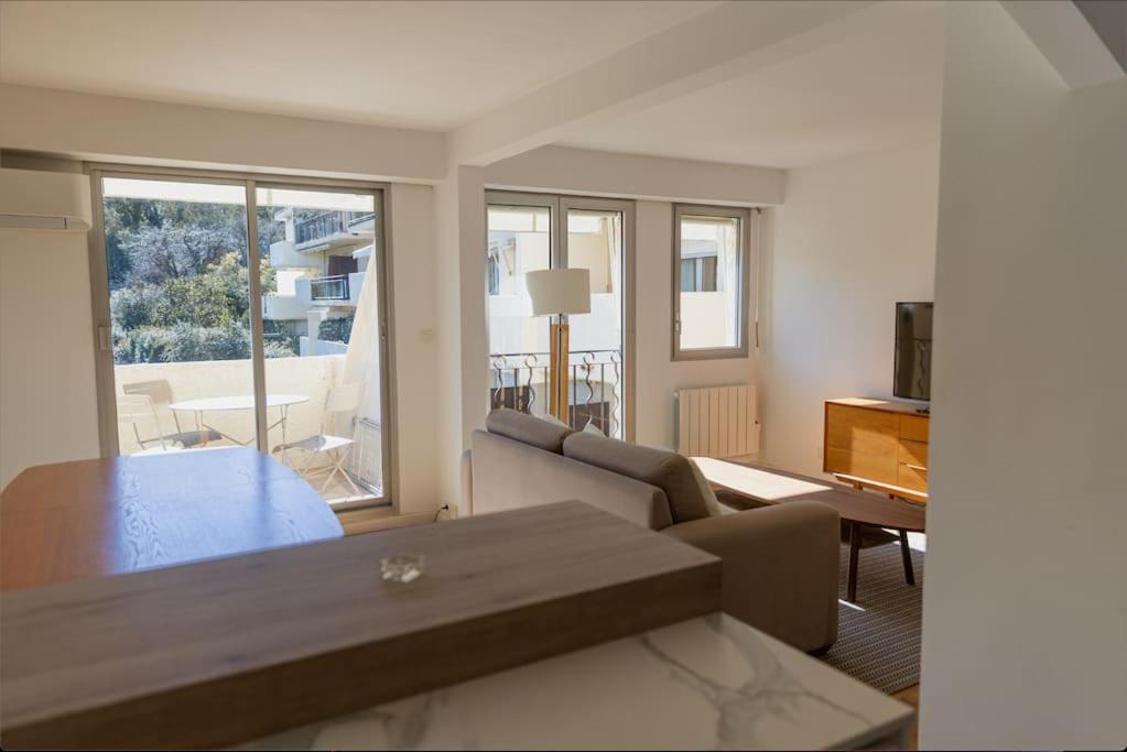 T2 Avec Terrasse. Piscine/parking *