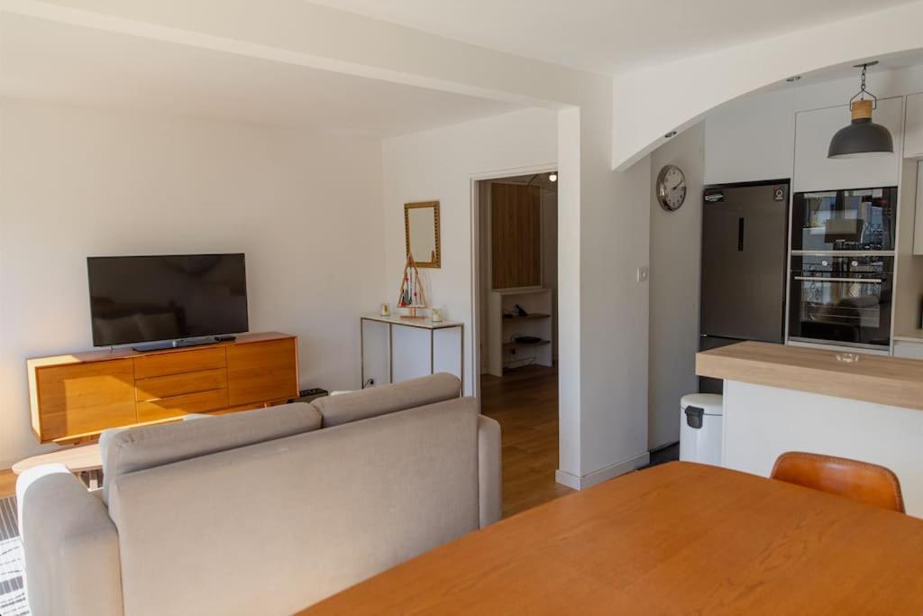 T2 Avec Terrasse. Piscine/parking Apartment *
