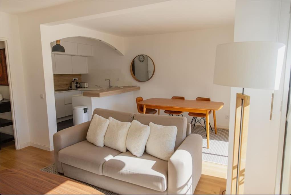 T2 Avec Terrasse. Piscine/parking Apartment