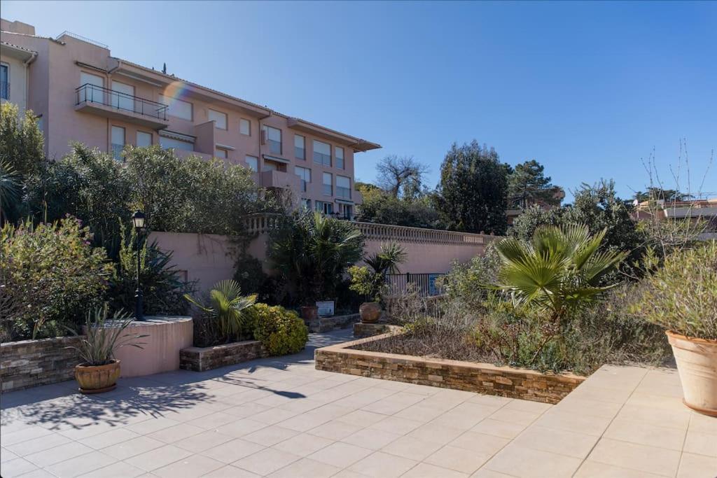 T2 Avec Terrasse. Piscine/parking * Saint-Tropez
