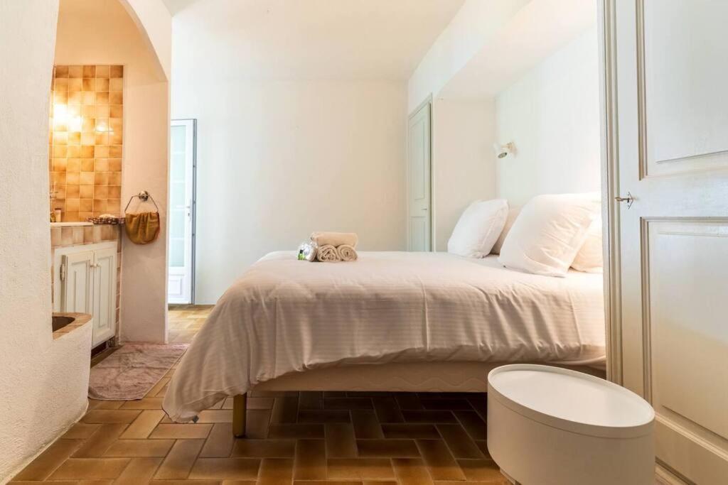 St-tropez/ramatuelle : 5br Avec Piscine Apartment *
