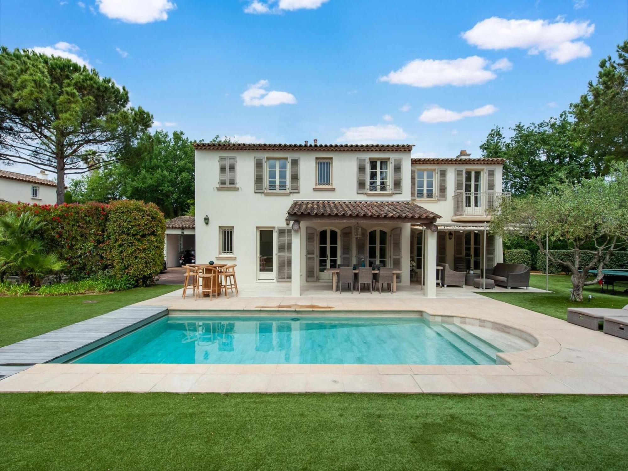 Modern With Private Pool *