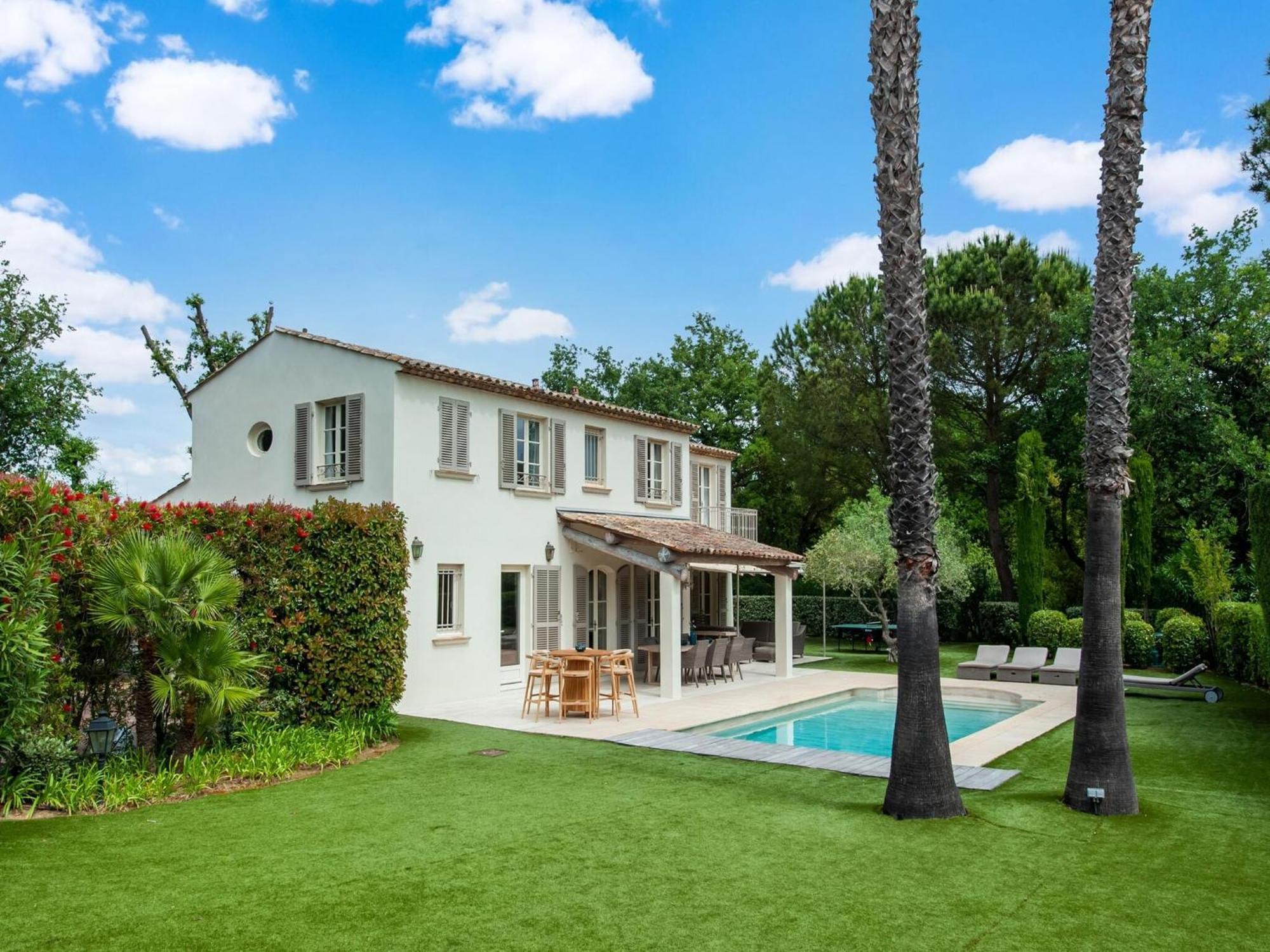 Modern With Private Pool *