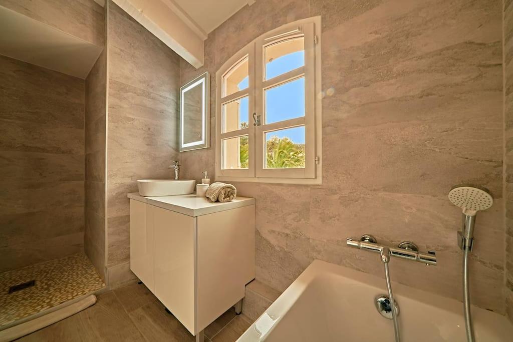 House 3 Bedrooms-3 Bathrooms-swimming Pool-tennis Saint-Tropez