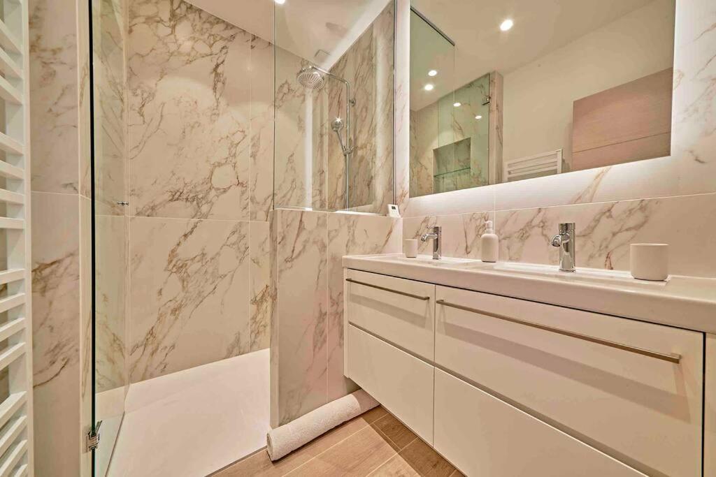 By The - Beautiful 2 Bedrooms - - Sea View - Garage