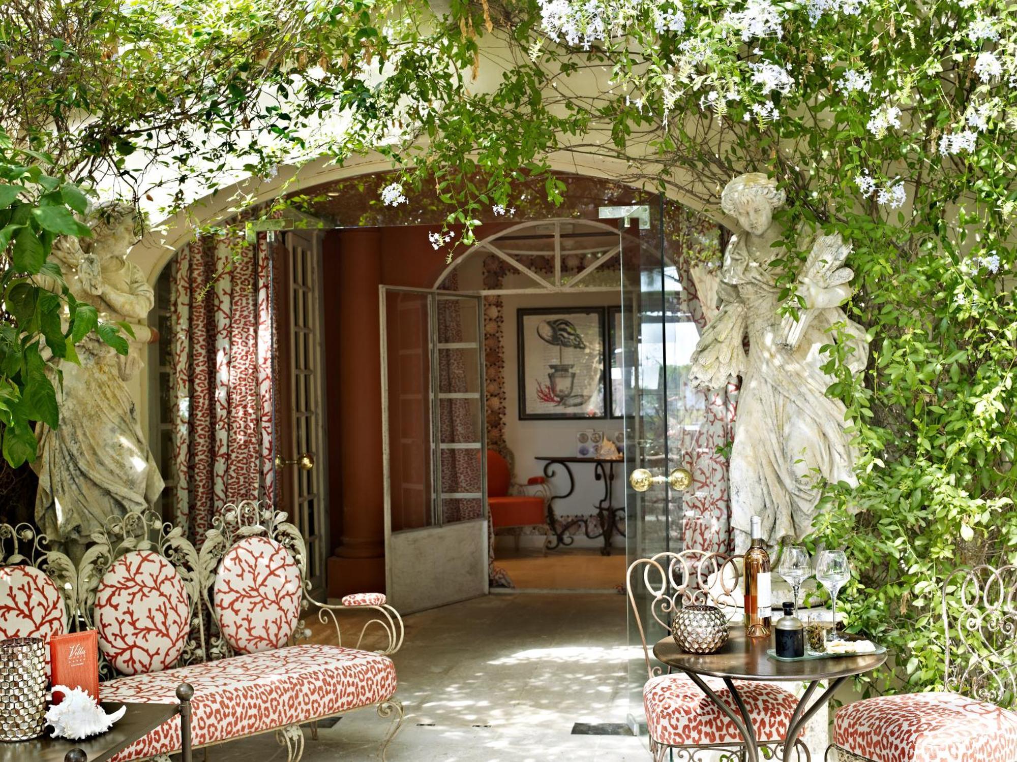Marie Saint Tropez