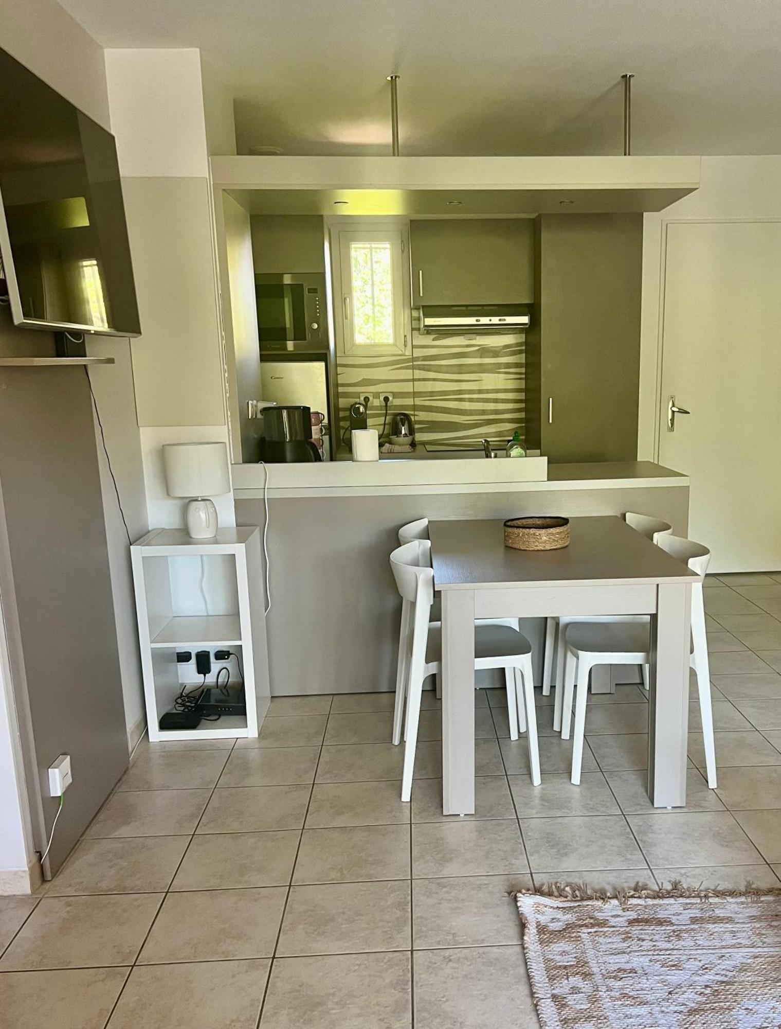 Apartment En Avec Piscine