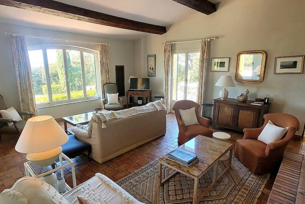 Villa Aux Portes De *