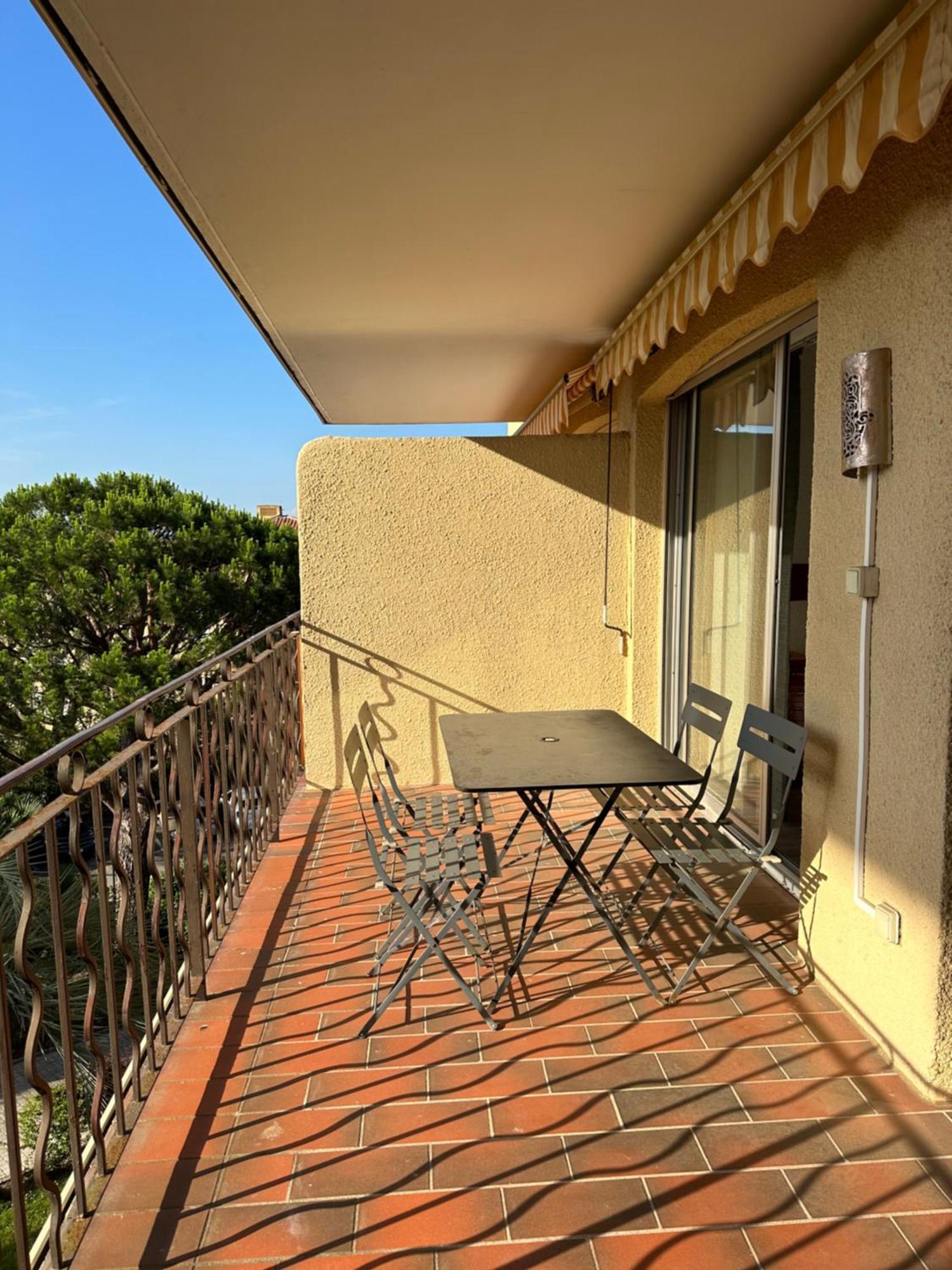 Apartment Dans Avec Piscine