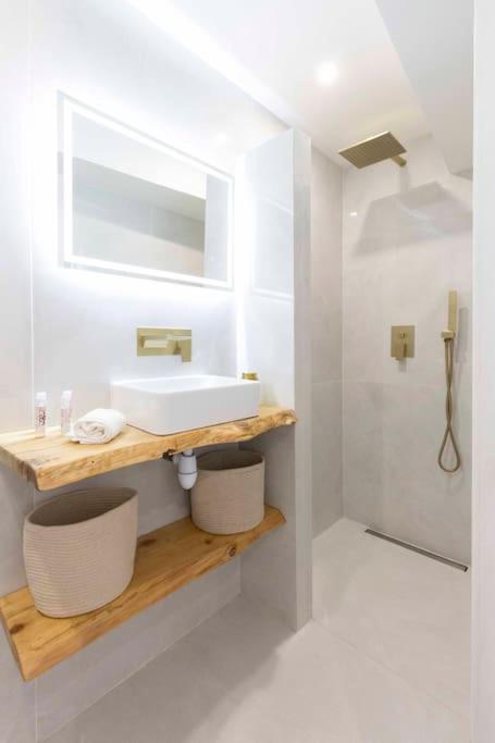 Apartment A 200m De La De Tahiti Et A Proximite Du Centre De St Tropez *