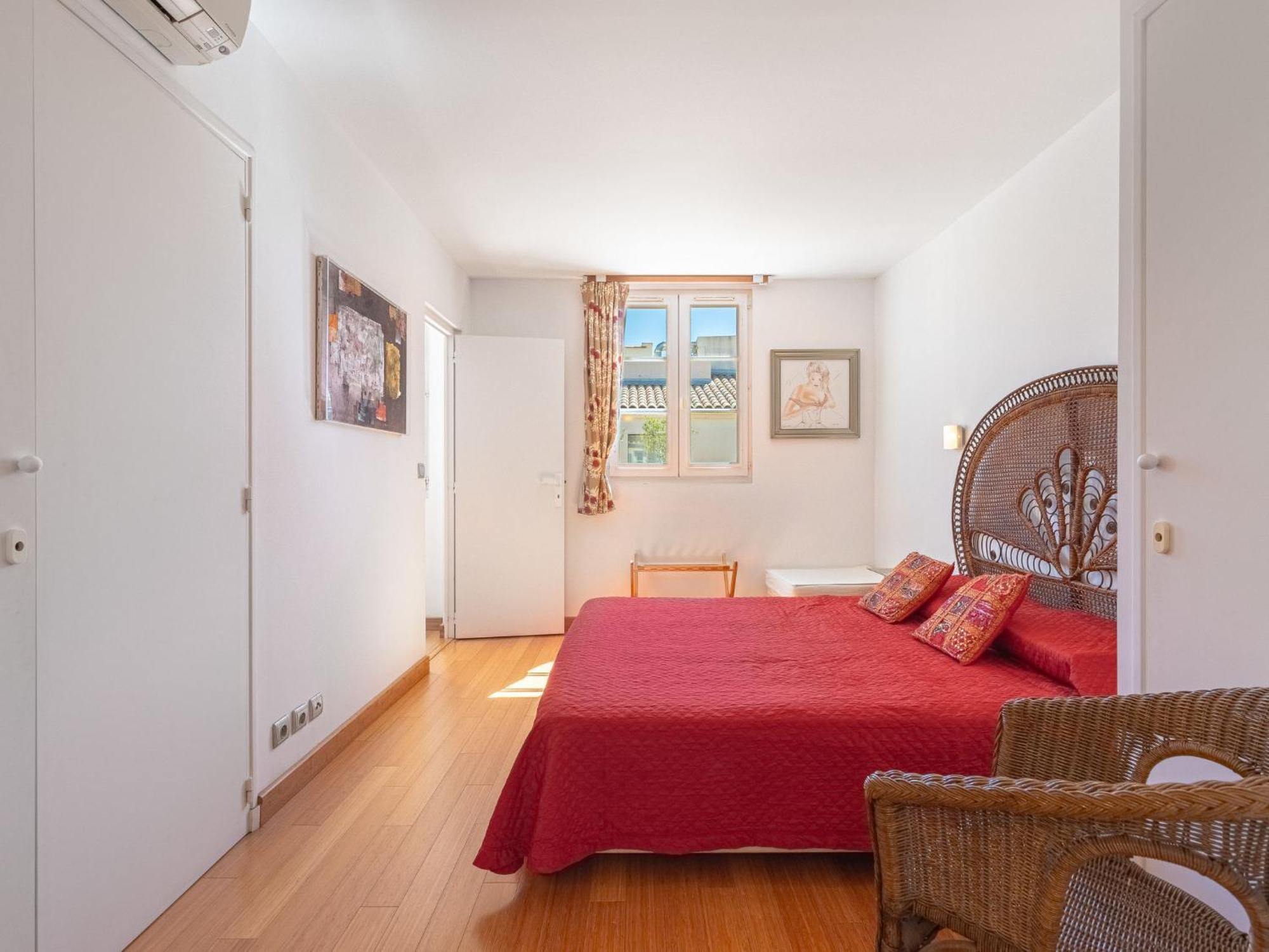 Boulevard Louis Blanc-2 By Interhome Apartment *