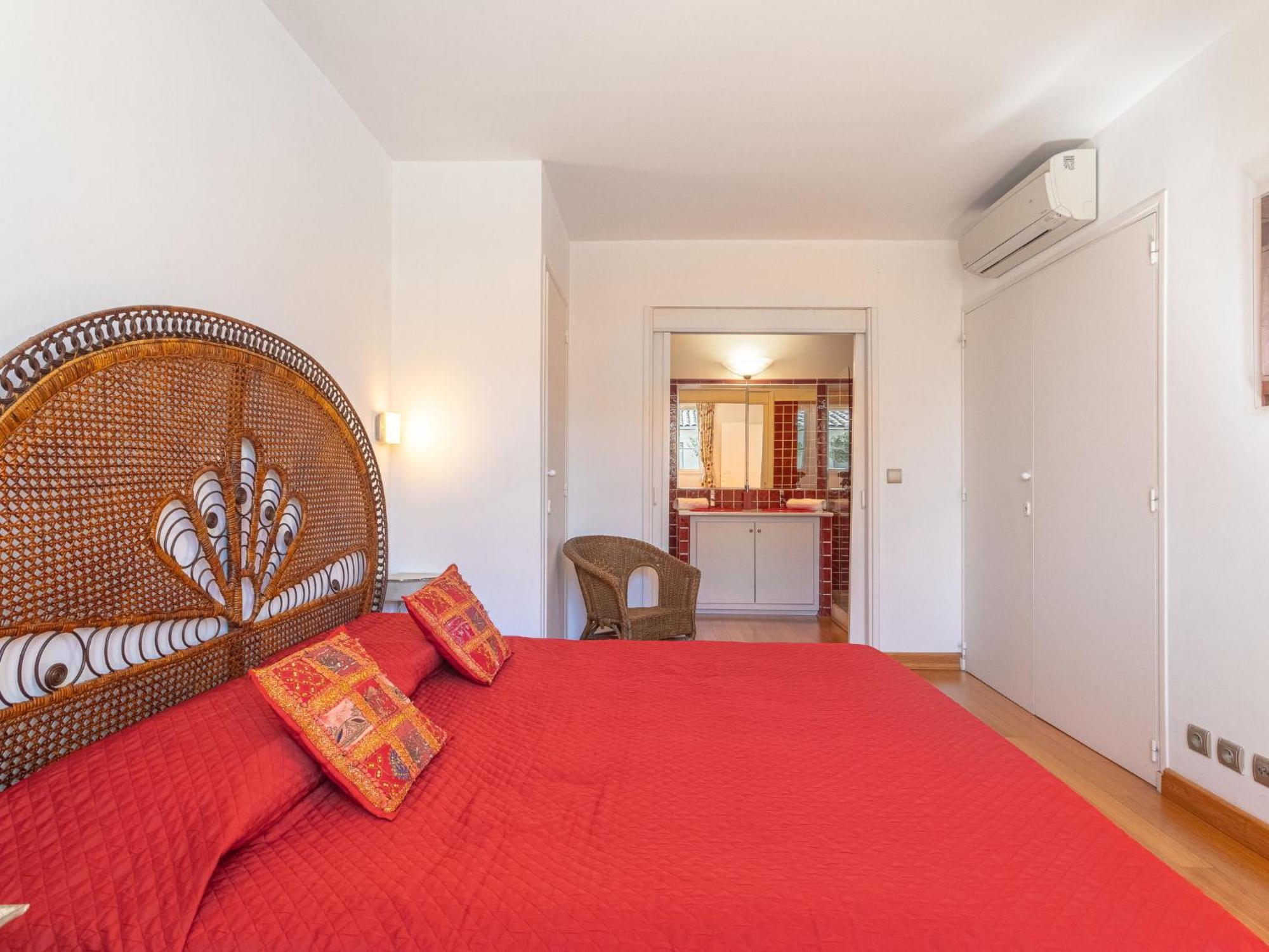 Boulevard Louis Blanc-2 By Interhome Apartment Saint-Tropez