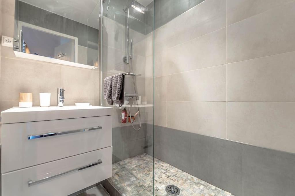 Anais De Saint-tropez, Bel Appartement, Avec Piscine Et Jardin, Au Coeur De Tropez *