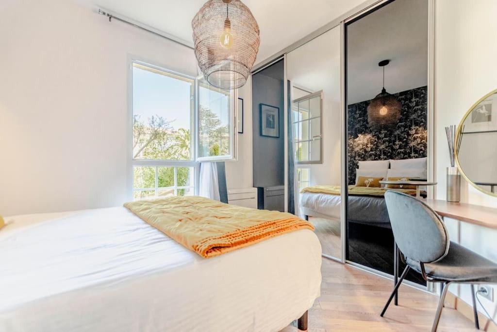 Anais De Saint-tropez, Bel Appartement, Avec Piscine Et Jardin, Au Coeur De Tropez *
