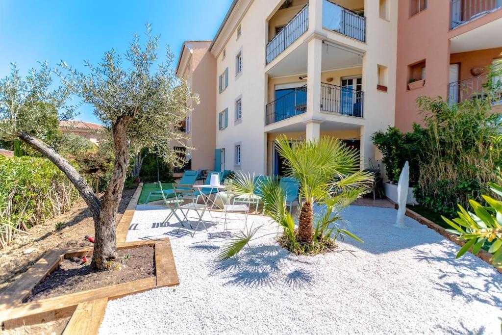 Anais De Saint-tropez, Bel Appartement, Avec Piscine Et Jardin, Au Coeur De Tropez *