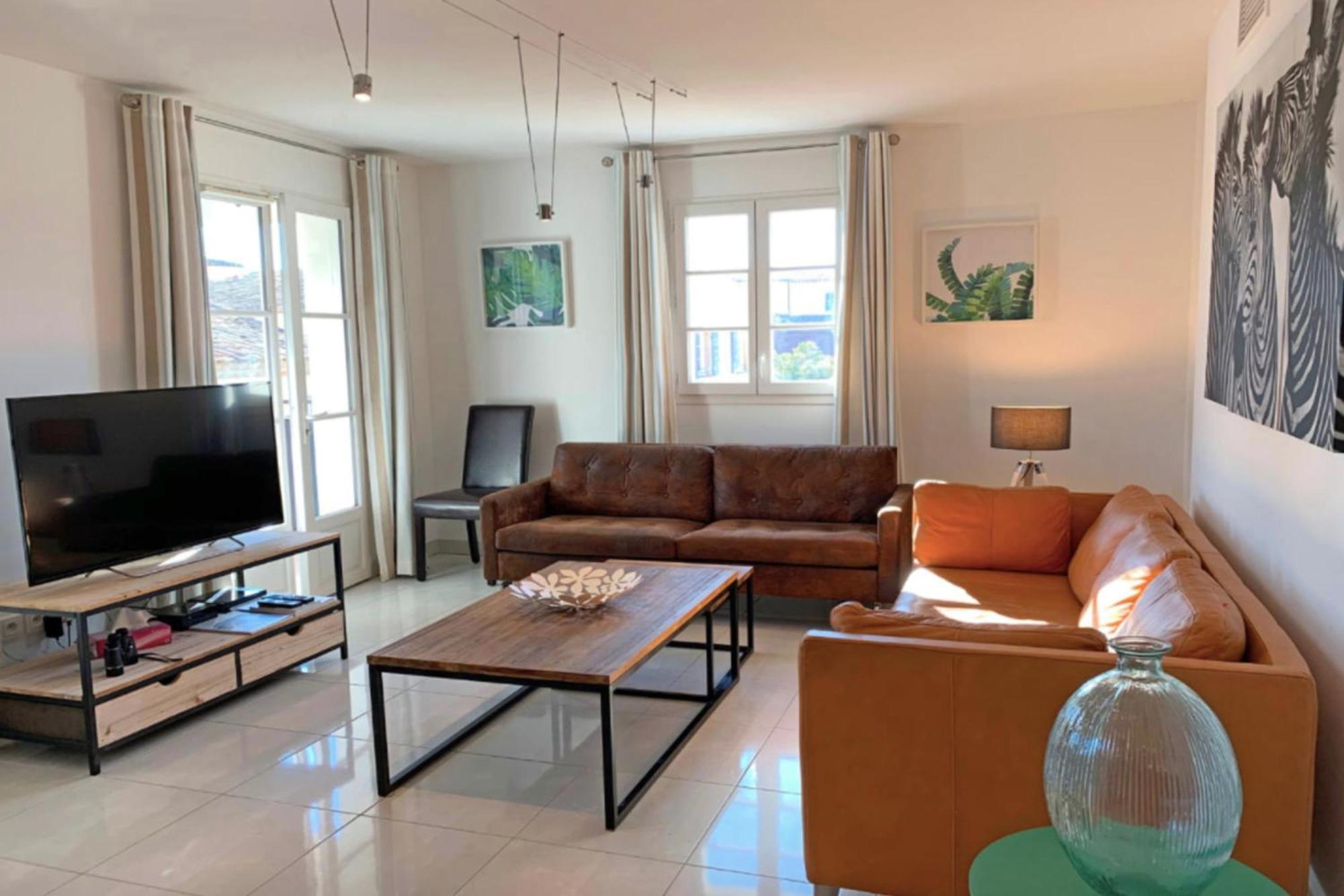 Bright Flat In The Heart Of Tropez *