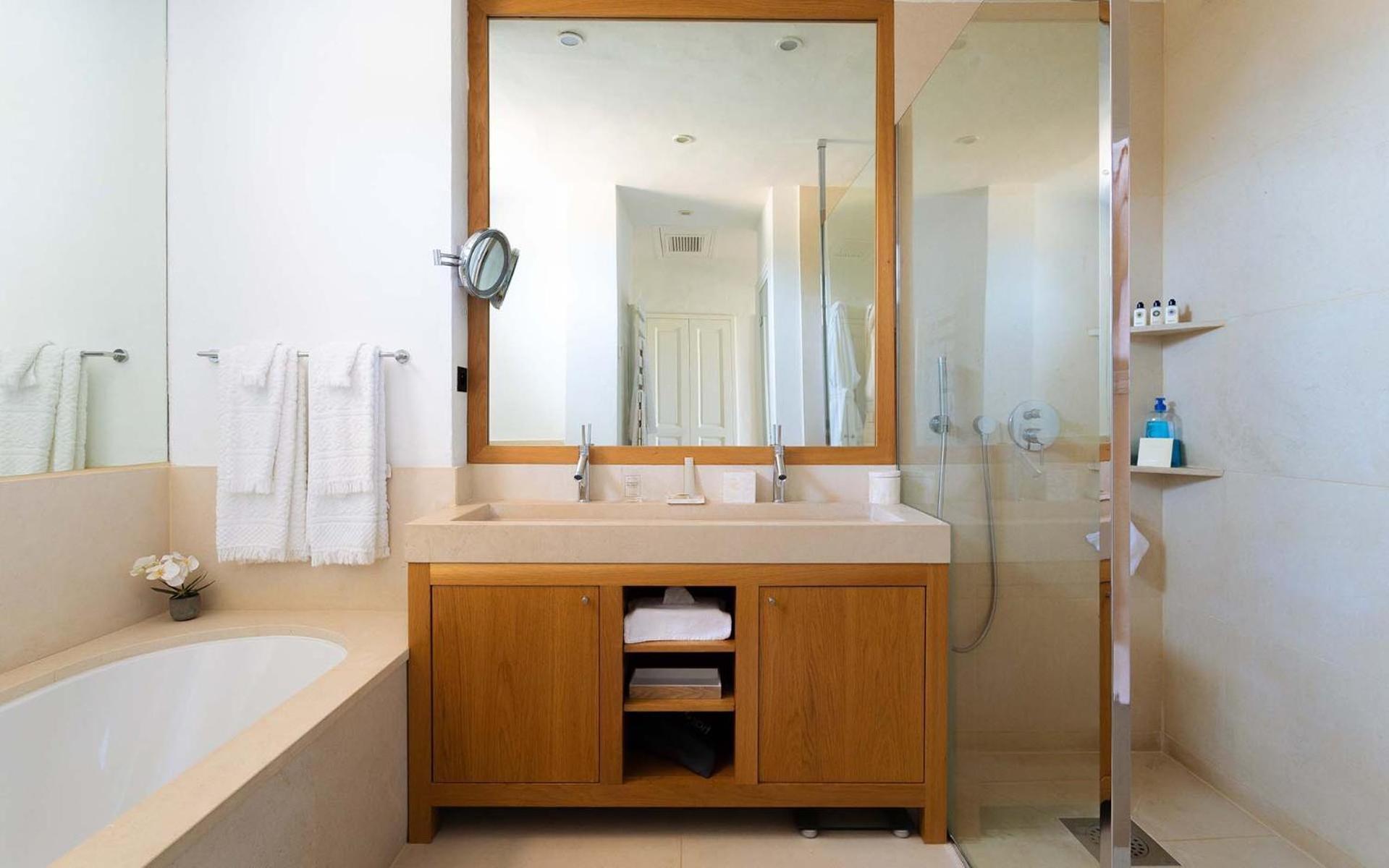 Bonnie Gold - St Tropez Holiday home *