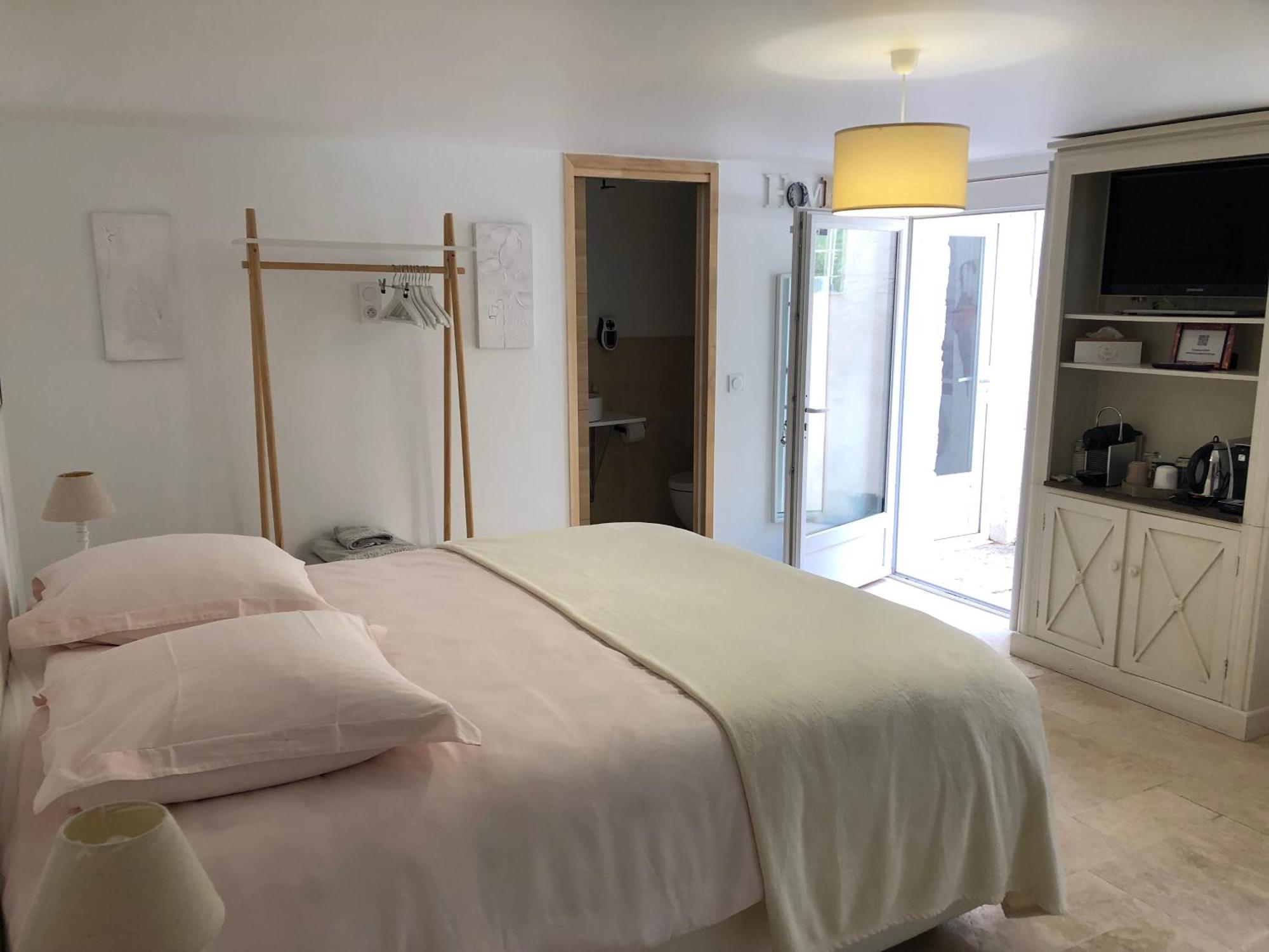 Tres Belle Chambre D'hote A La Chapelle Sainte Anne Acomodação com café da manhã  Saint-Tropez