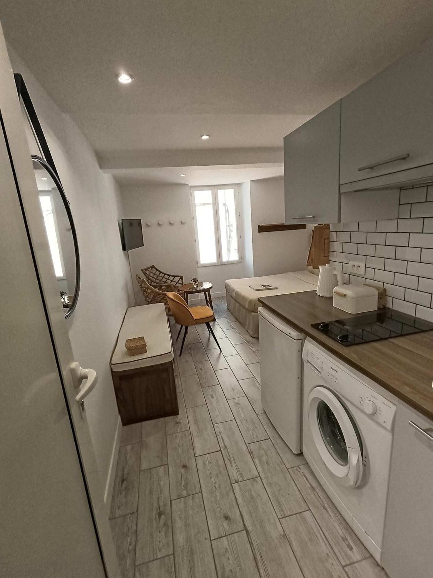 A 2 Minutes Du Port Apartment *