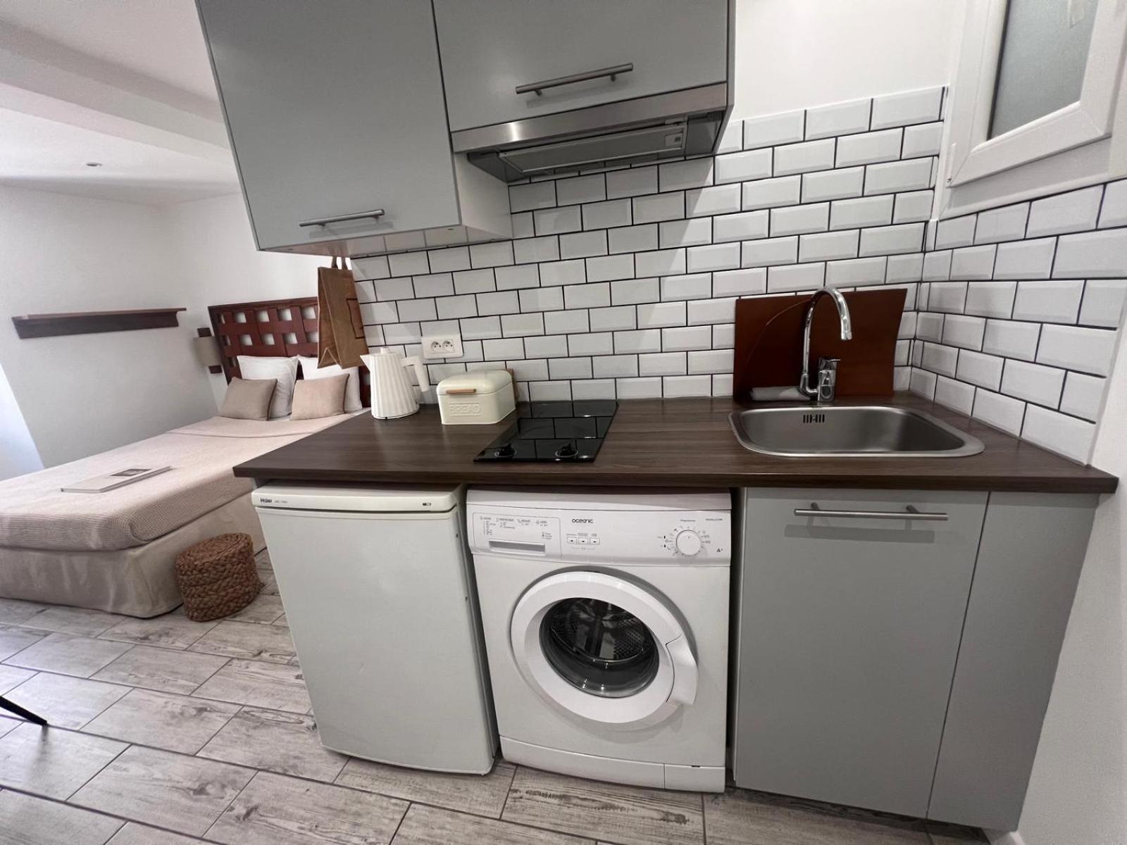 A 2 Minutes Du Port Apartment *