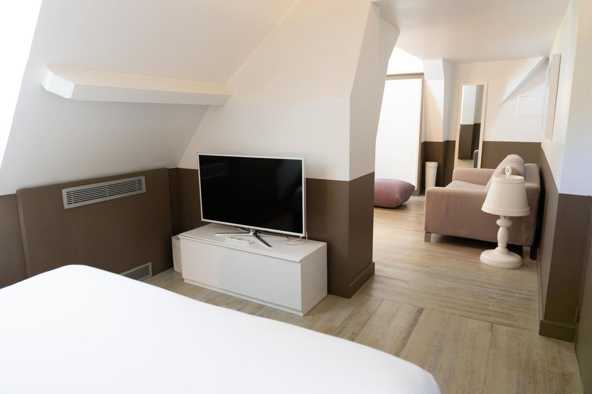 White 1921 Hotel 3*