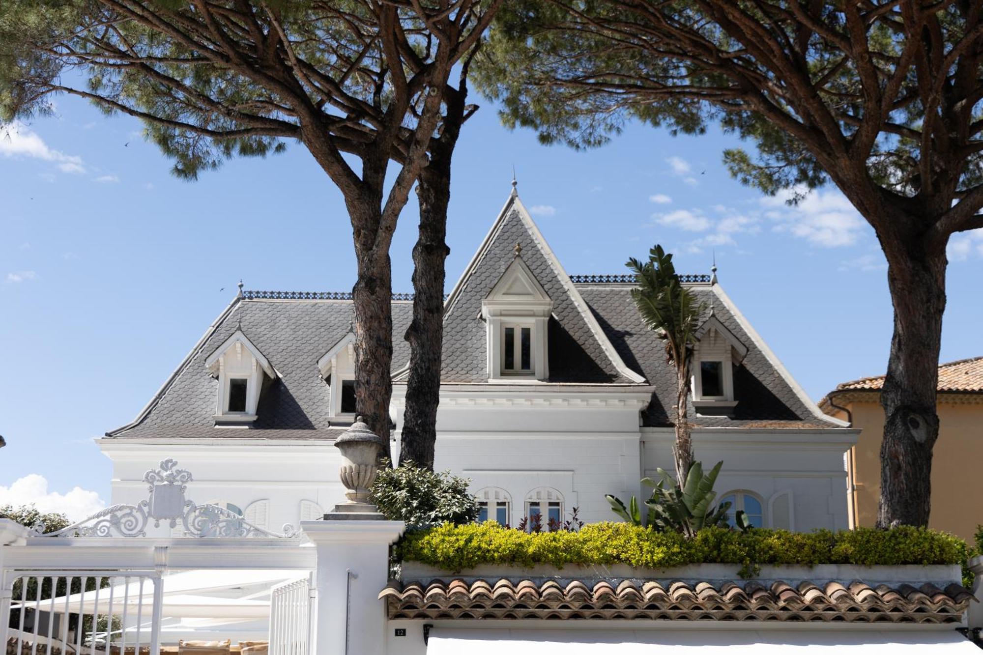 White 1921 Hotel Saint-Tropez