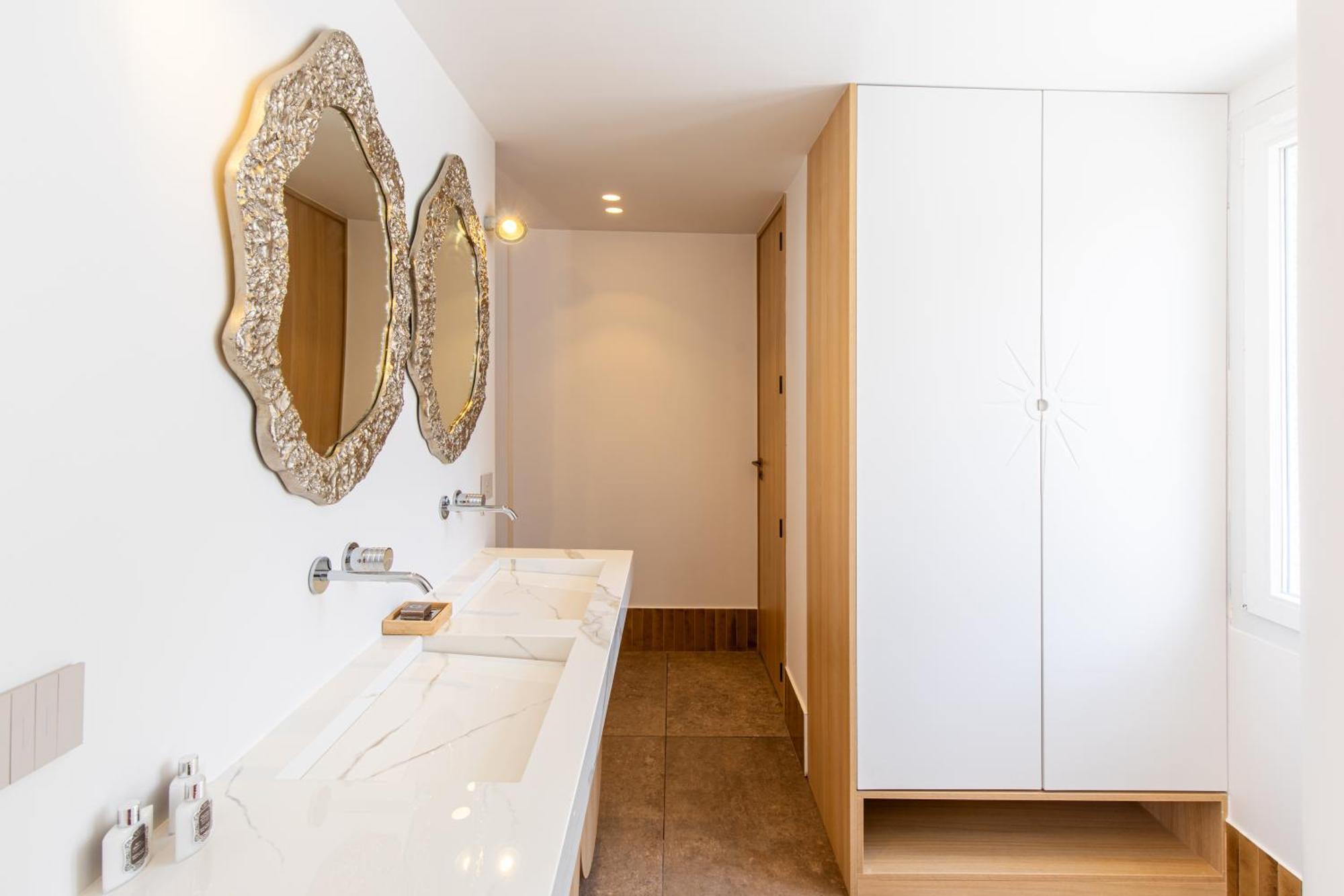 Lou Hotel 4*