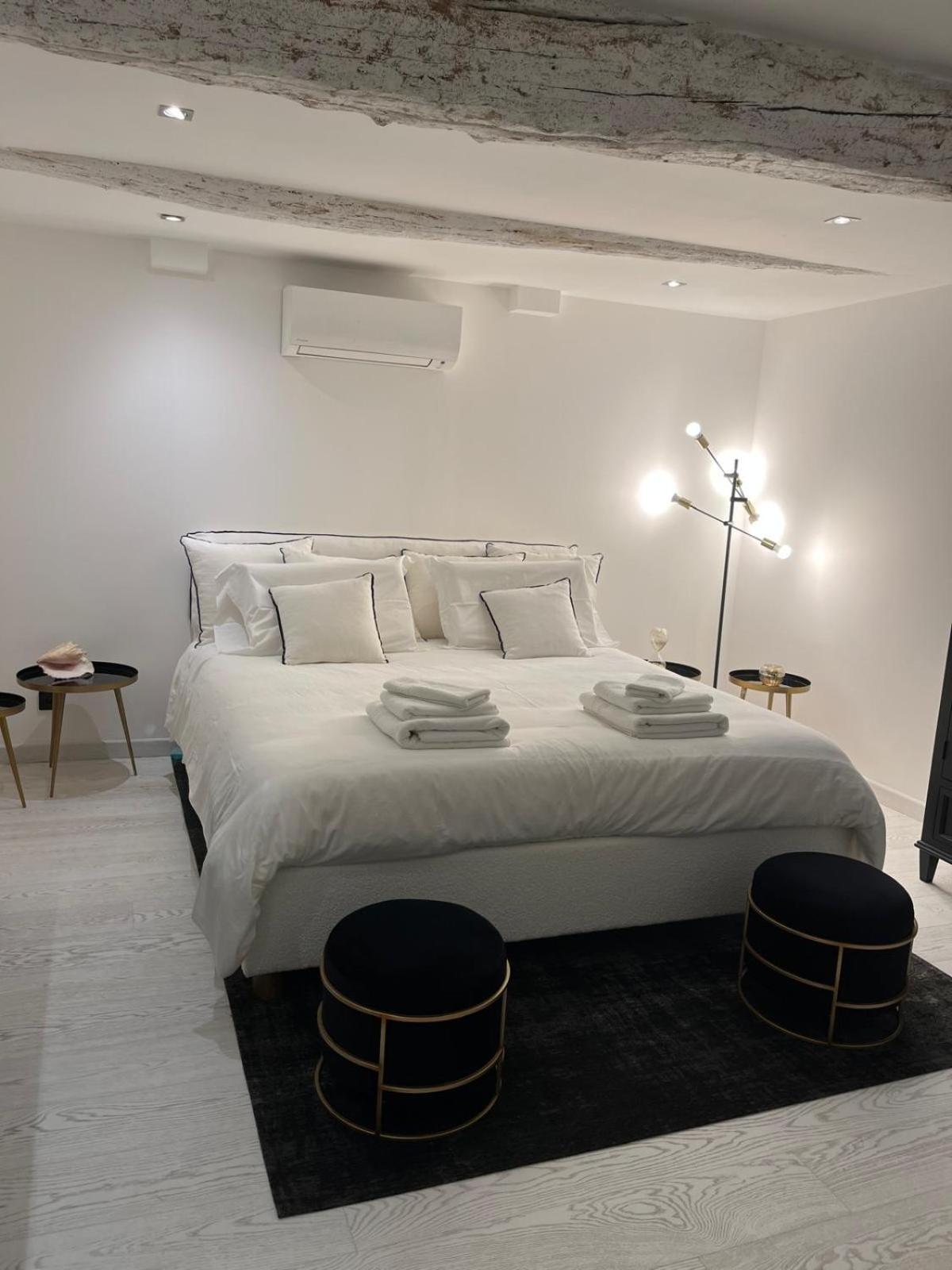 Maison Elenoire Apartment