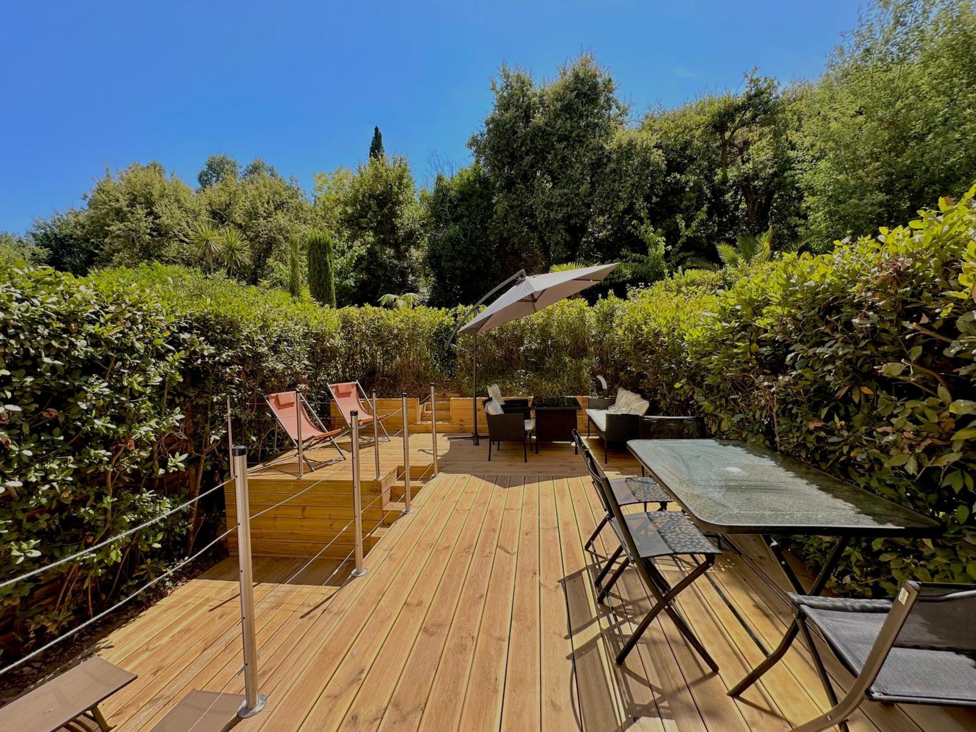 Apartment Sur 2 Niveaux Avec Terrasse A Saint-Tropez