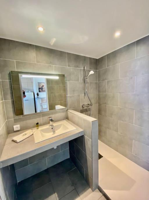 Apartment Marinesappartement, 2min Plage, Acces Direct Port *