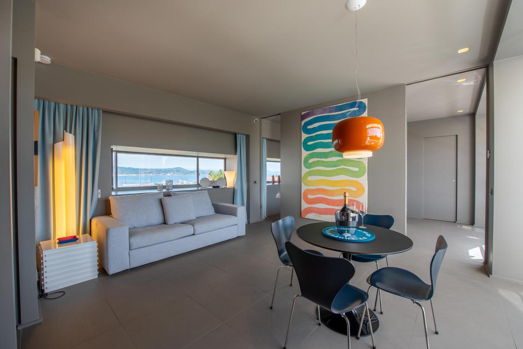 Tropez En Style! Chic & Apartment