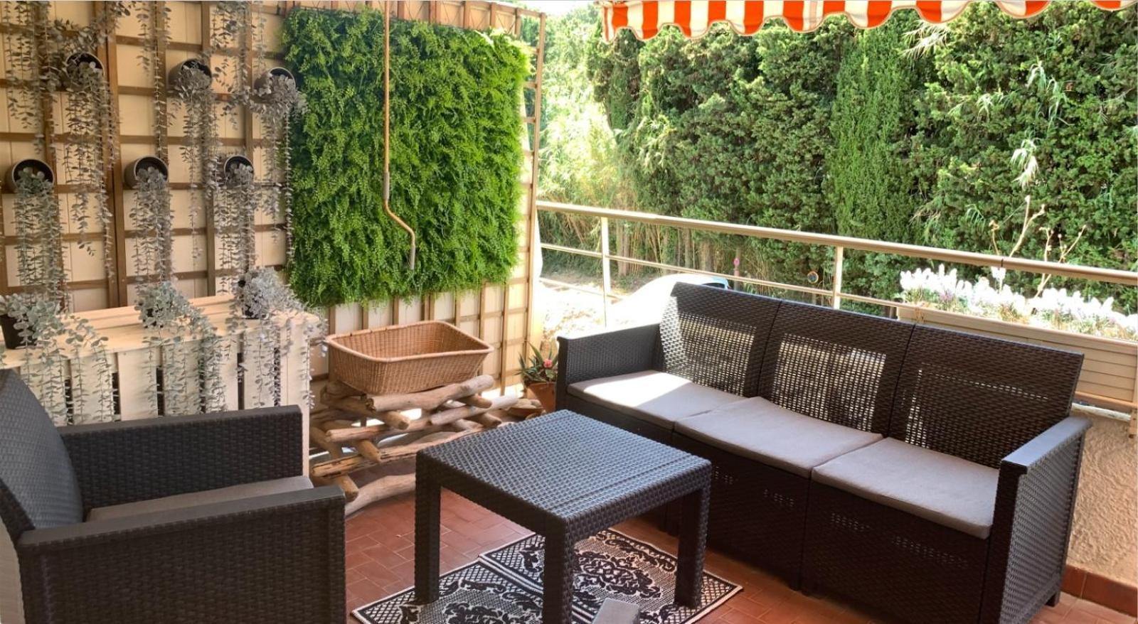4 P Avec Grande Terrasse, Piscine, Parking Dans Tropez Centre