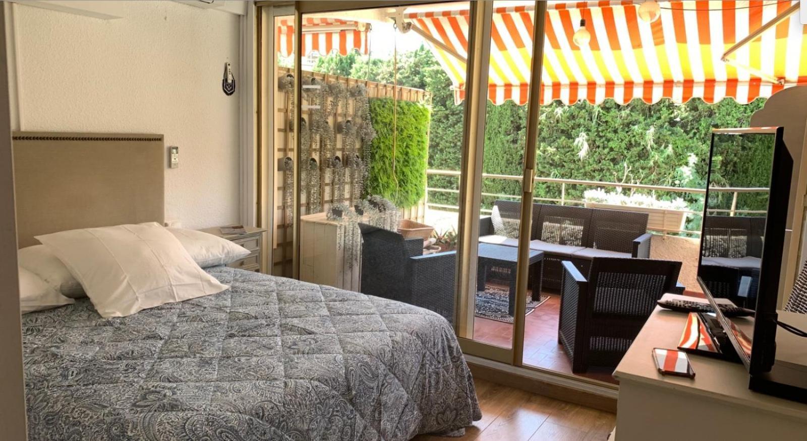 4 P Avec Grande Terrasse, Piscine, Parking Dans Tropez Centre *
