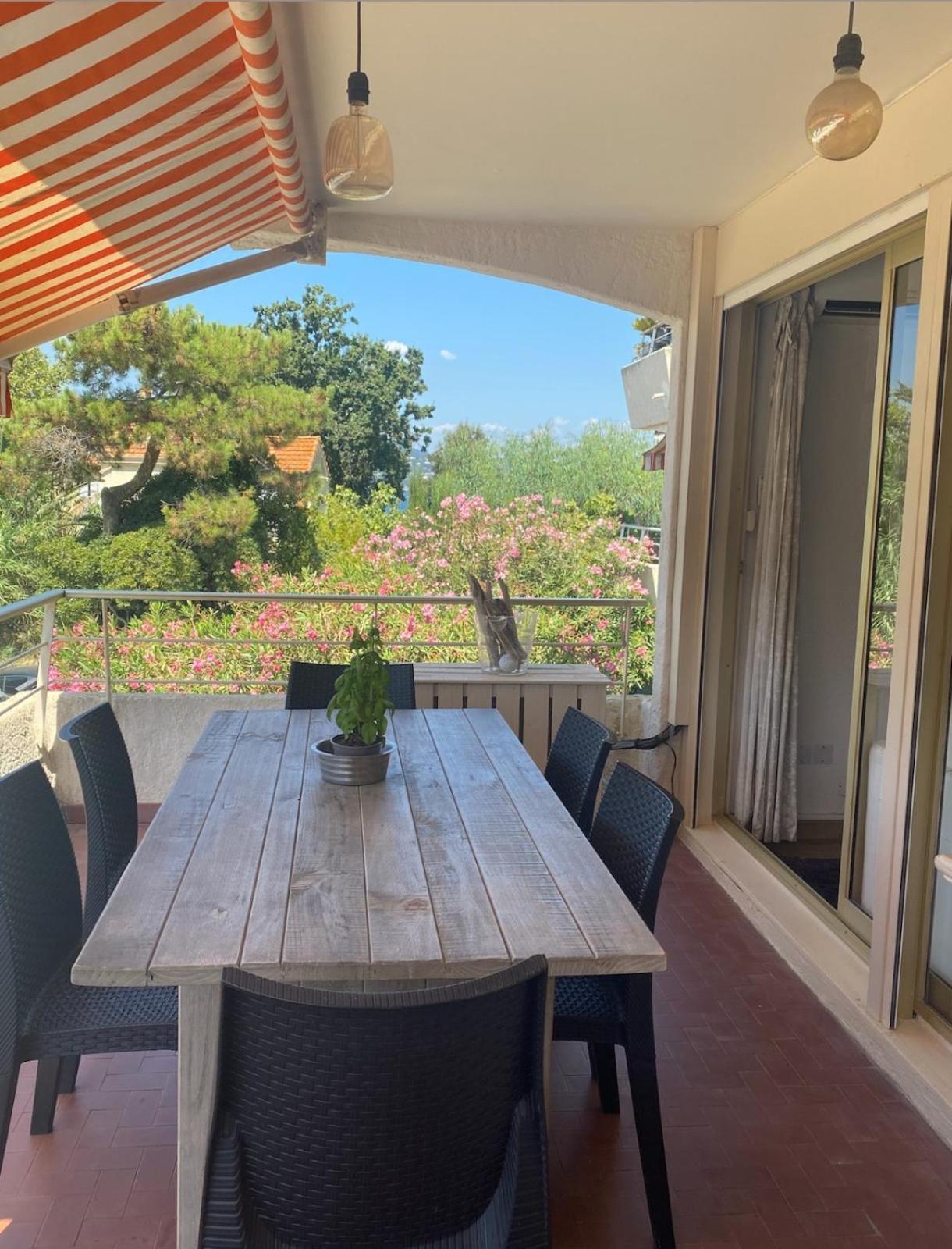 Apartment 4 P Avec Grande Terrasse, Piscine, Parking Dans Tropez Centre *