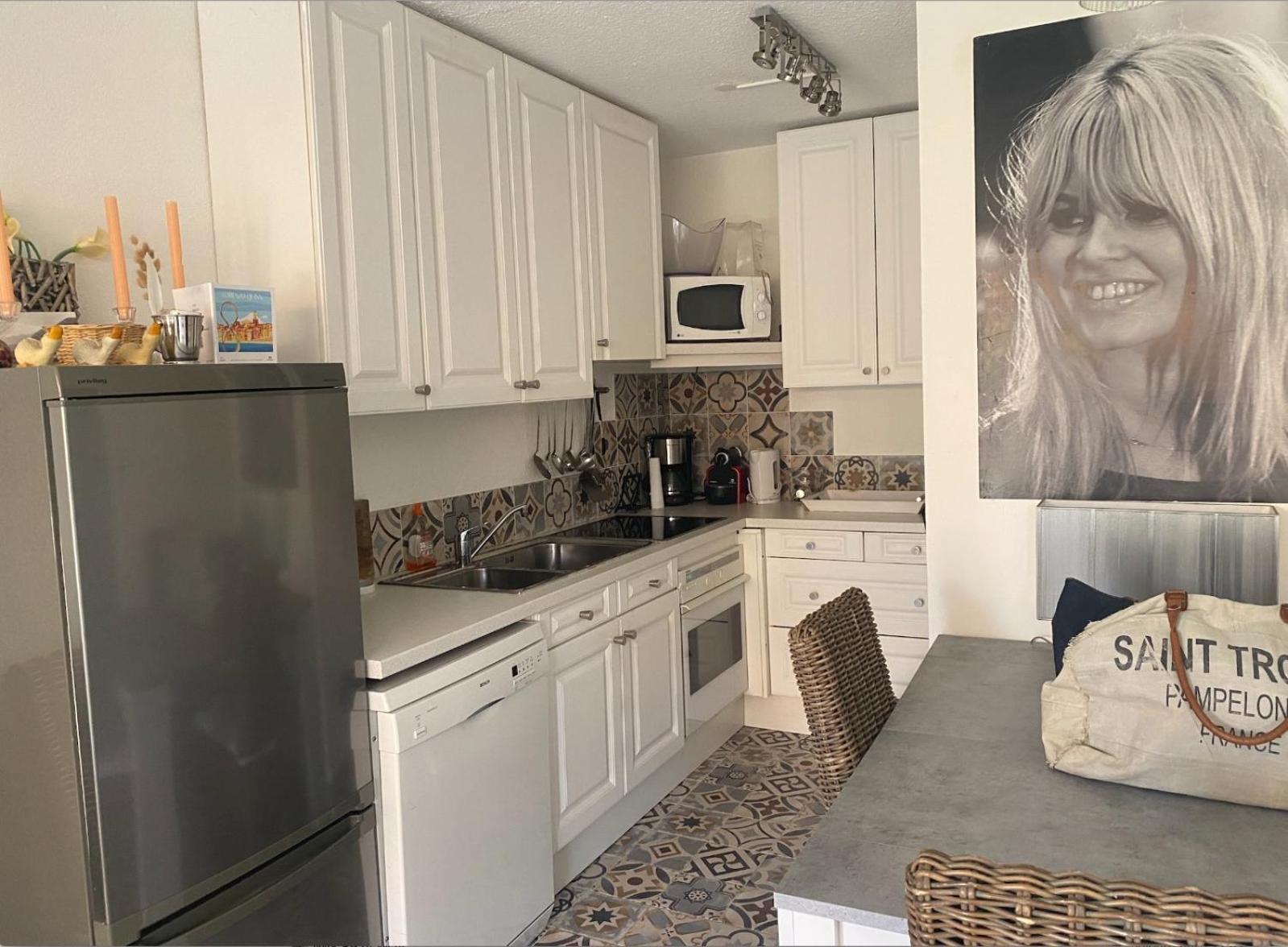 4 P Avec Grande Terrasse, Piscine, Parking Dans Tropez Centre Apartment