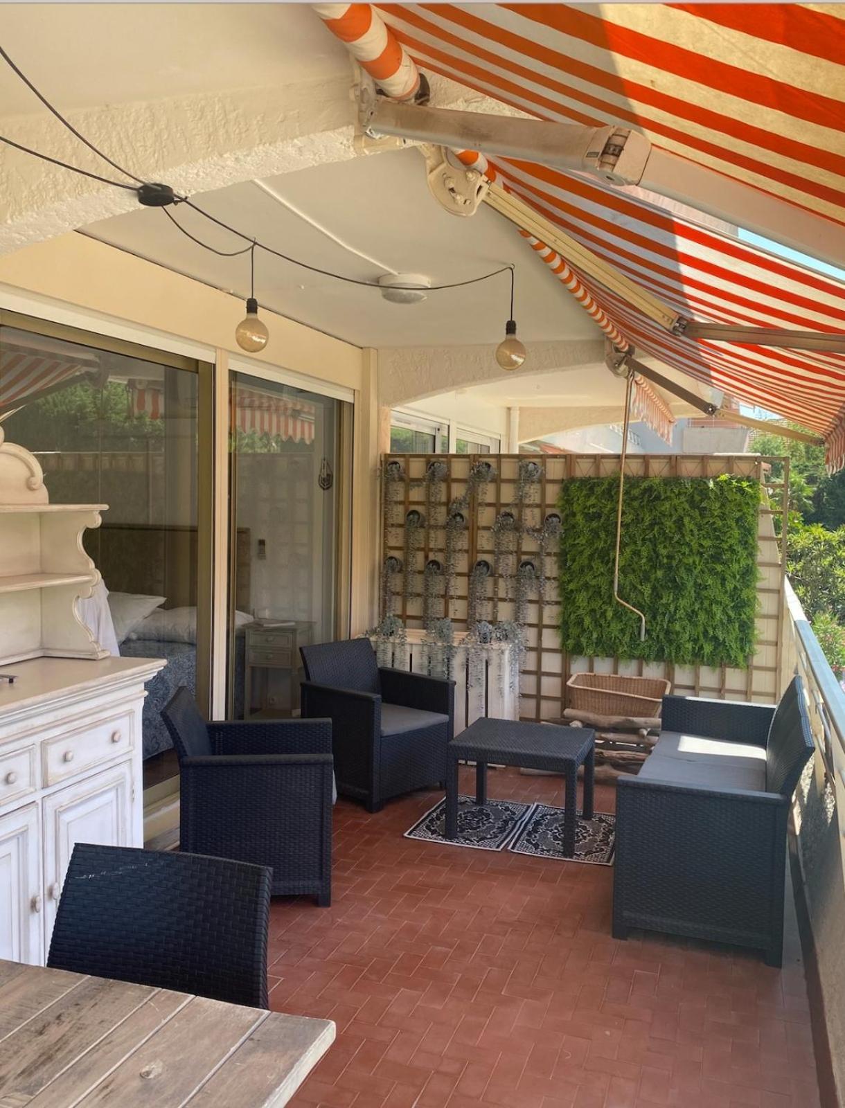 4 P Avec Grande Terrasse, Piscine, Parking Dans Tropez Centre