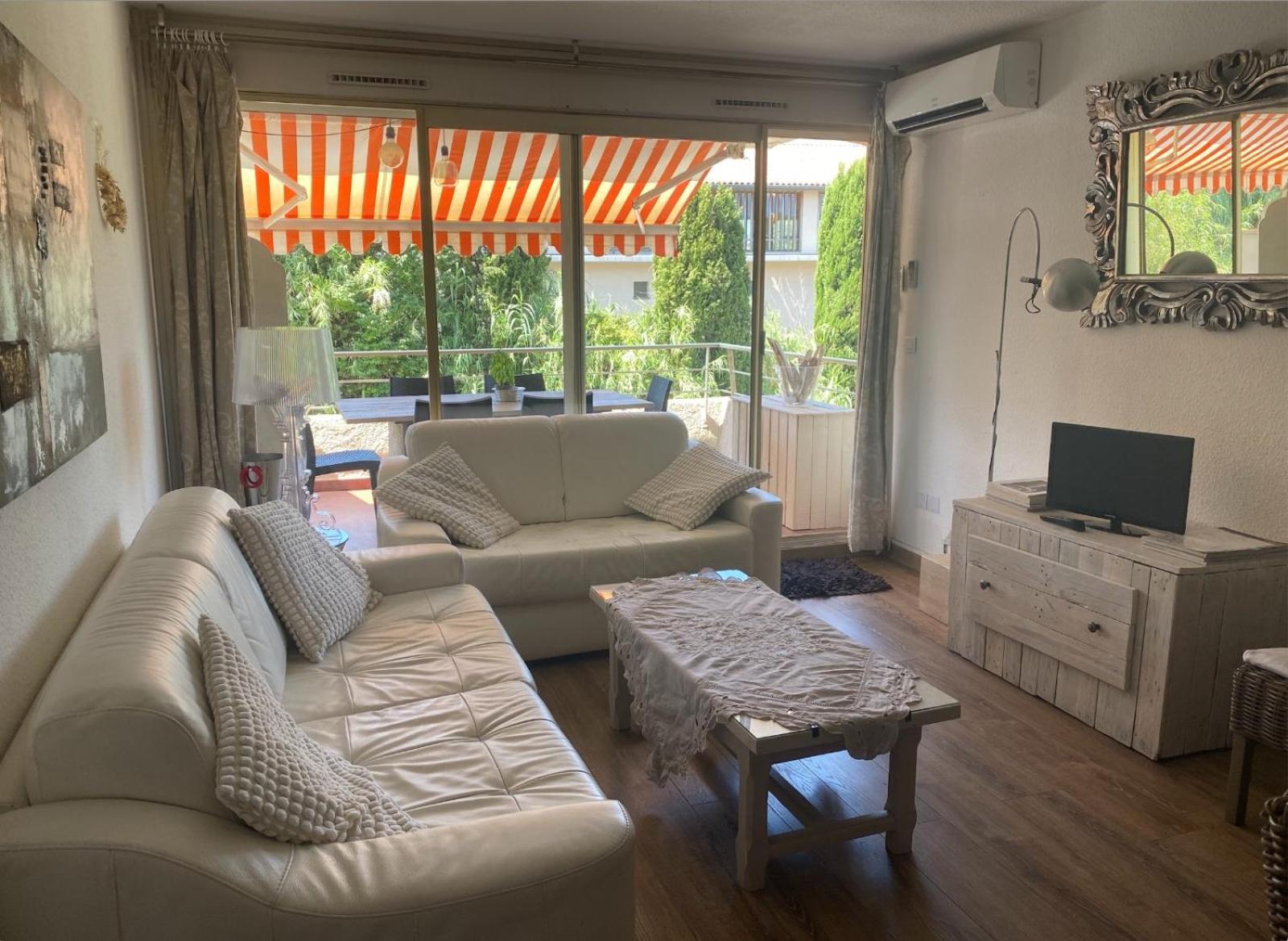 Apartment 4 P Avec Grande Terrasse, Piscine, Parking Dans Tropez Centre *