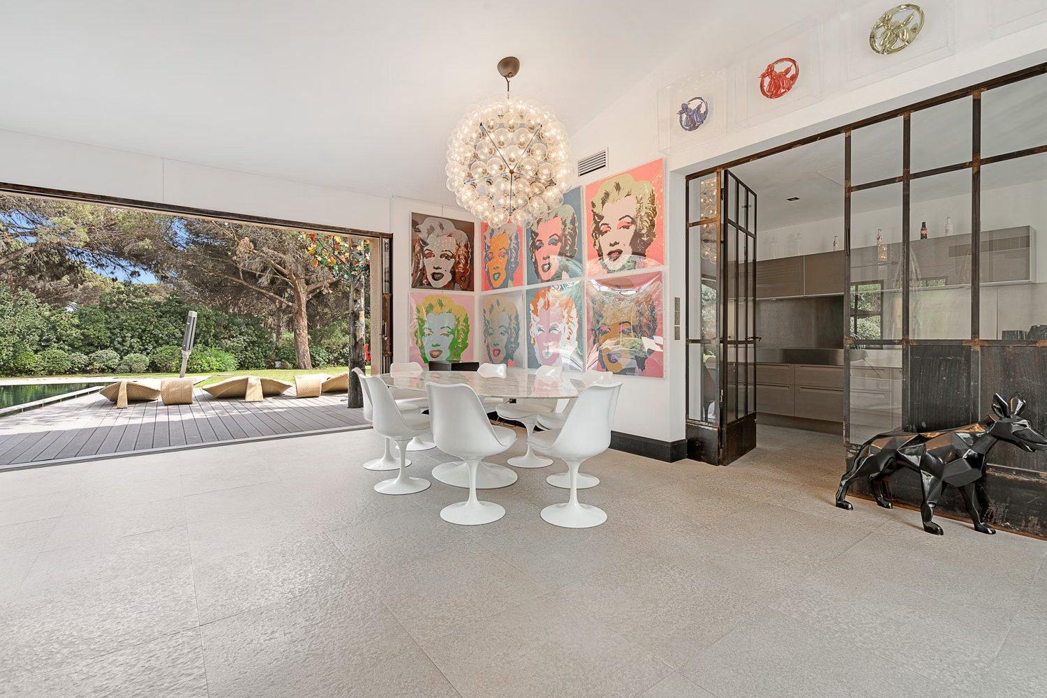 Exclusive Modern In *