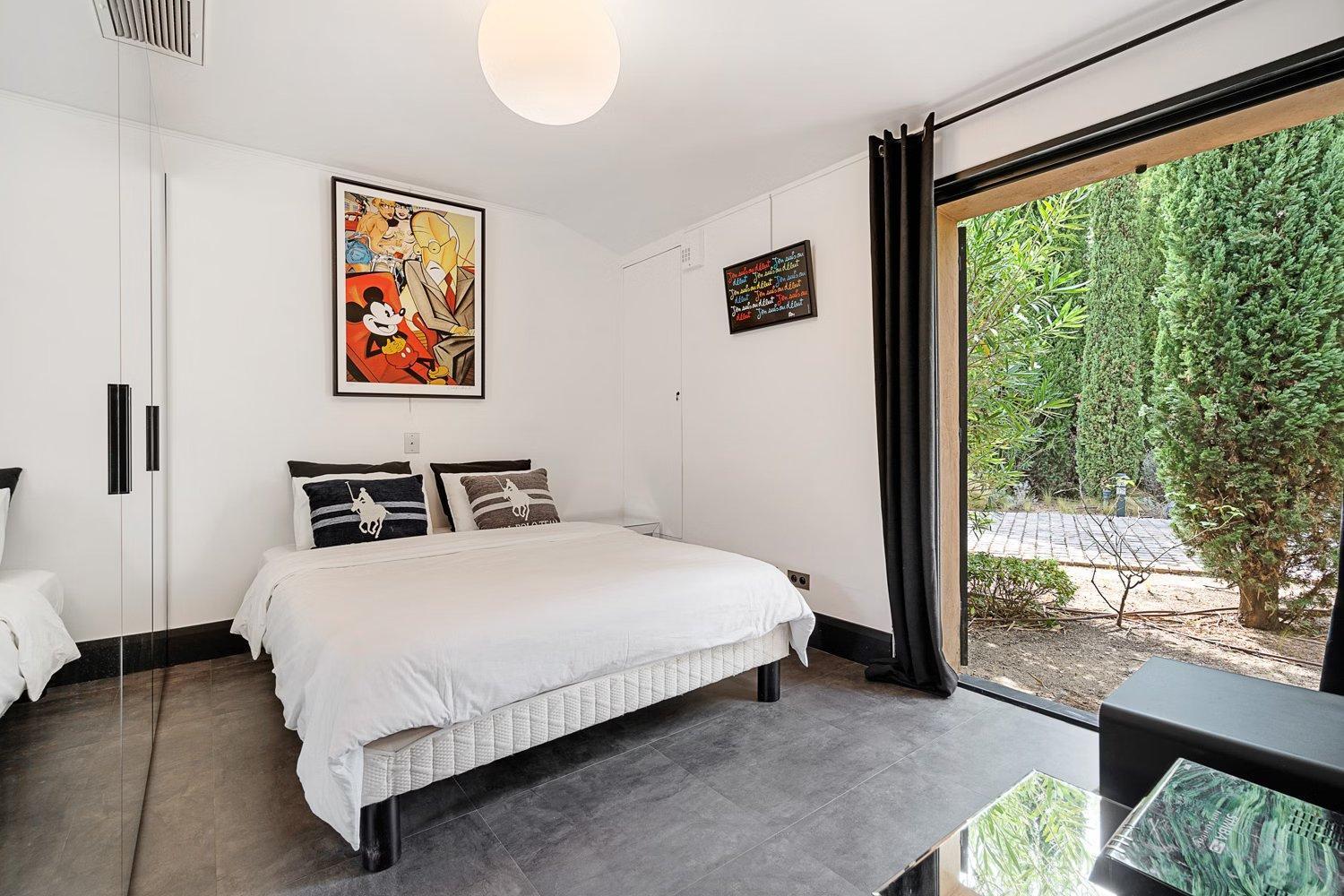 Villa Exclusive Modern In *